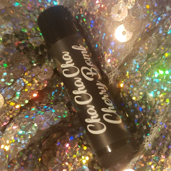 🌟💙CHA CHERRY BOMB Medusa Makeup DISCONTINUED Lip Balm NWT - Picture 3 of 3